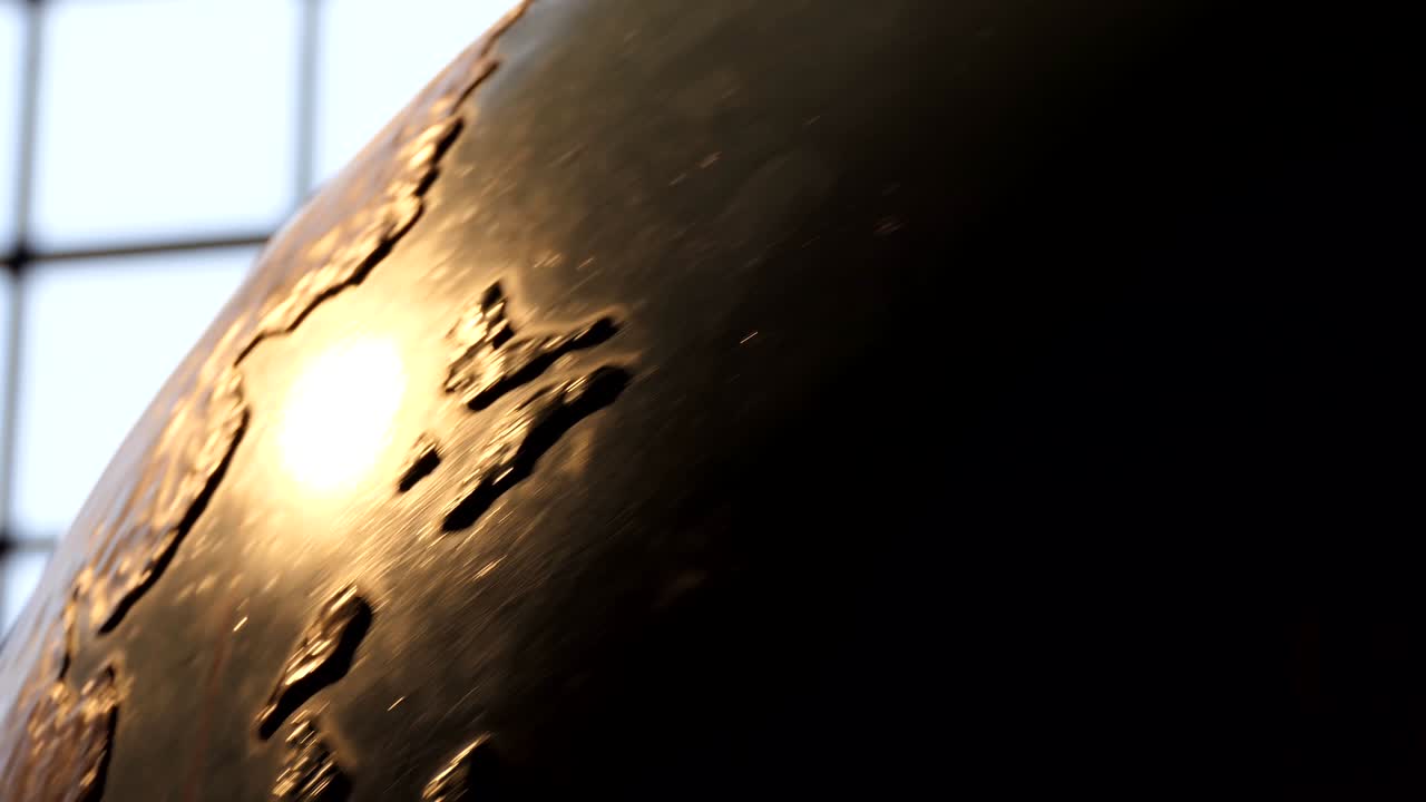 ретро-рельефный глобус