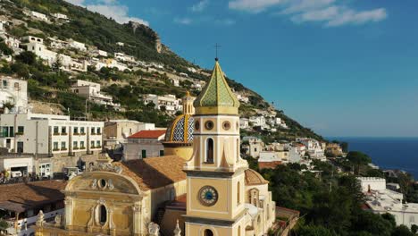 hermosa iglesia en praiano, italia