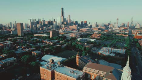 Chicago-Filmantenne-In-Fantasy-Atmosphäre-Mit-Verträumter-Farbkorrektur