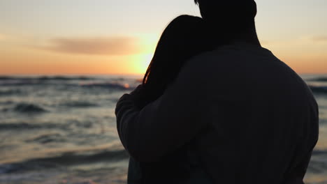 Beach-sunset,-view-and-relax-couple-silhouette