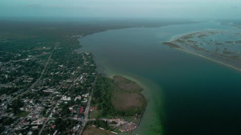 The-amazong-Bacalar-Lagoon-in-South-Mexico