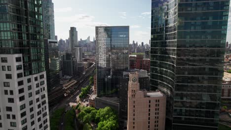 Modern-glass-hi-rise-apartments-in-New-York's-Long-Island-City-neighborhood