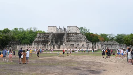 the temple of the warriors in chichen itza is located in the grand plaza right next to the temple of the tables and to the right of the main side of the kukulkán pyramid.