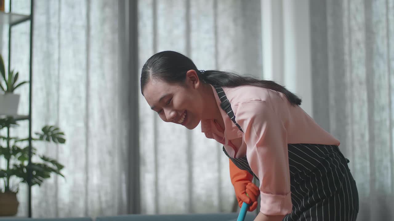 바닥 을 행복 하게 는 여자