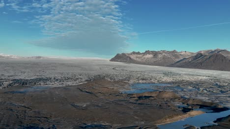 Vista-Aérea-Del-Glaciar-Haoldukvisl-En-El-Sur-De-Islandia---Disparo-De-Un-Dron