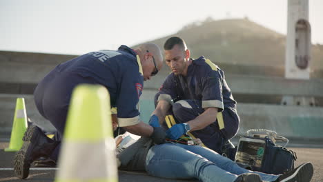 Emergencias,-Atención-Sanitaria-Y-Personas-En-La-Carretera.