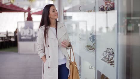 Stylish-young-woman-browsing-in-a-shopping-mall