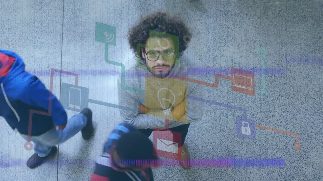 animación de iconos de los medios sobre diversas personas de negocios en la oficina