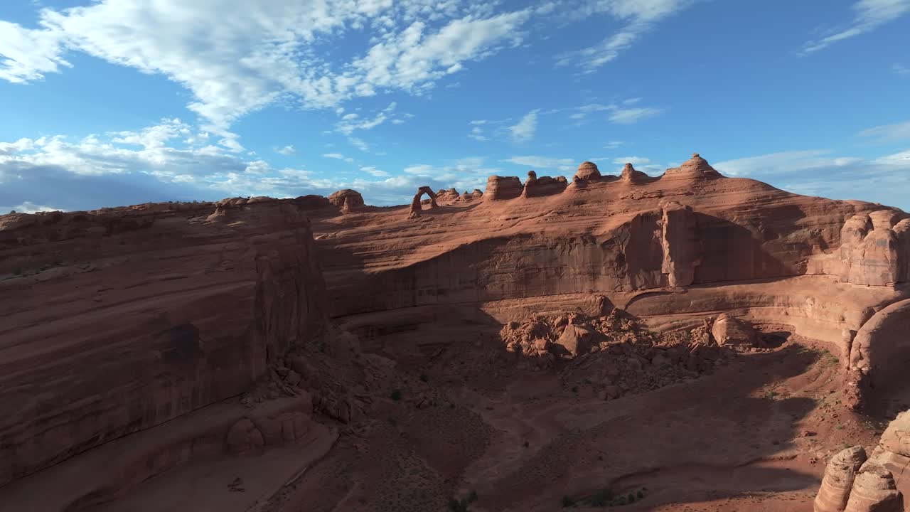 아치 국립 공원, 유타, 미국에 있는 섬세한 아치의 4k 공중