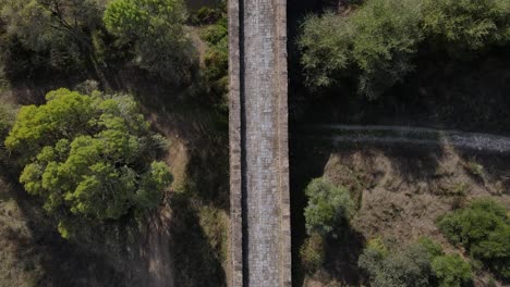 puente de piedra romano sobre el río seda, vila formosa en portugal