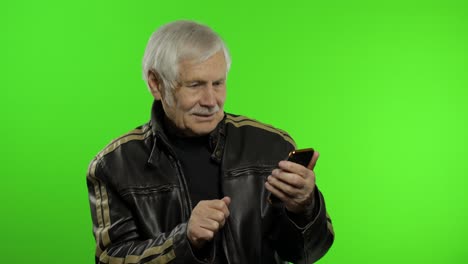 Elderly-stylish-caucasian-grandfather-man-use-smartphone-for-talking-video-call