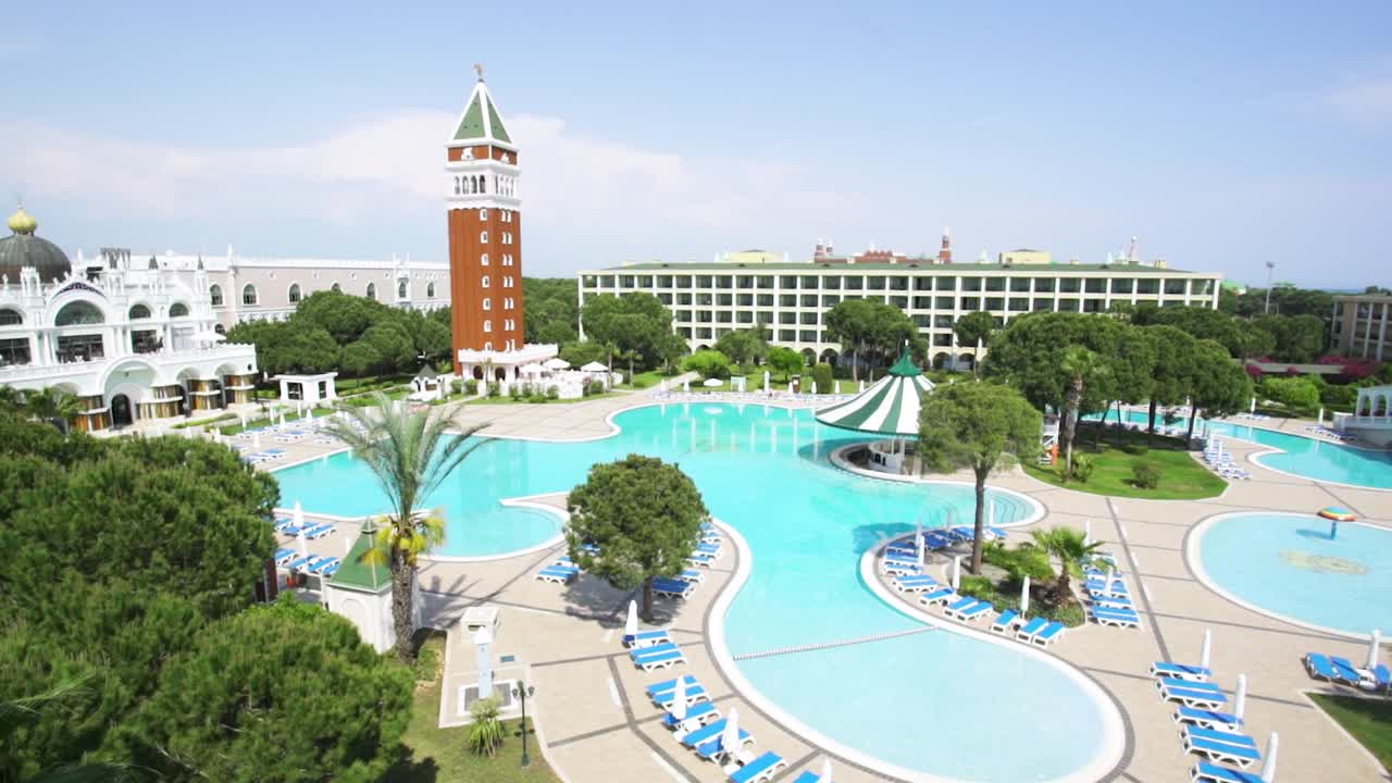Resort di lusso con piscine e giardini