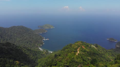 Paramin,-Trinidad-Conocida-Por-Sus-Playas-Solitarias-Y-Festividades-Navideñas