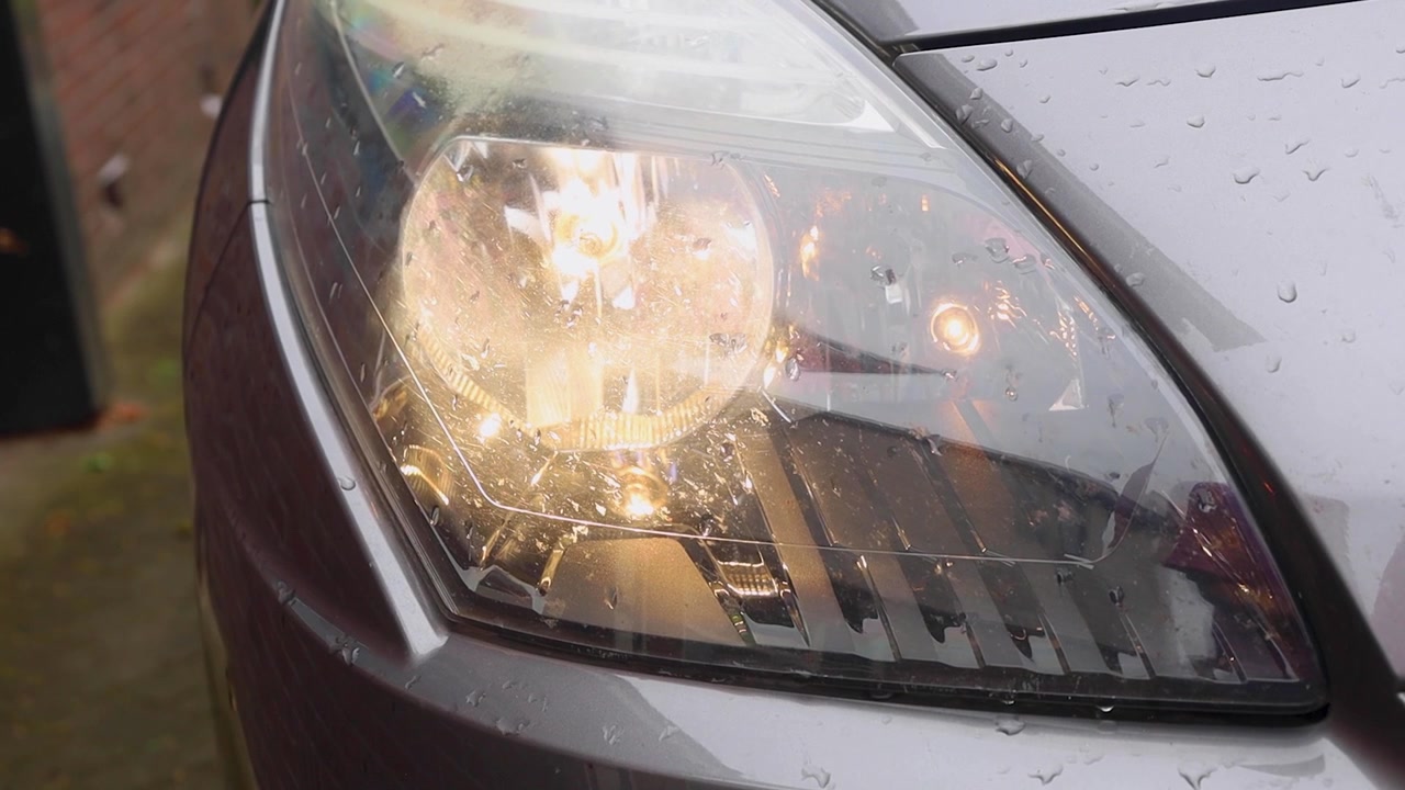 Video of car turning on headlights.