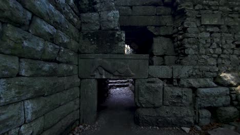 antiguos ecos de las místicas paredes de piedra del sitio arqueológico de la ciudad de butrint, desvelando los enigmáticos secretos de una época pasada