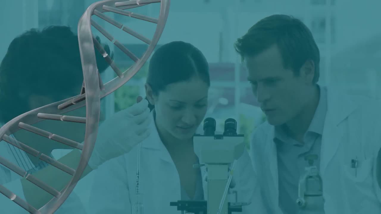 animación de adn que gira sobre diversas trabajadoras de laboratorio femeninas y masculinas