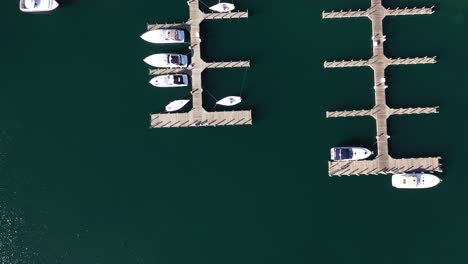 Antena-4k-De-Barcos-Y-Muelles