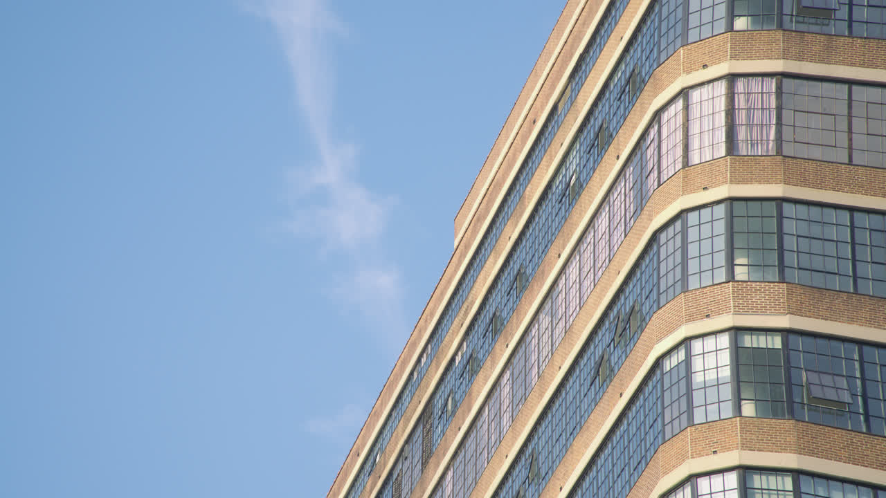 Establishing shot of a generic building in Manhattan