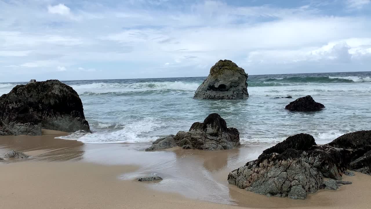 hermoso paisaje costero y paisaje de la playa estatal de garrapata en big sur, california