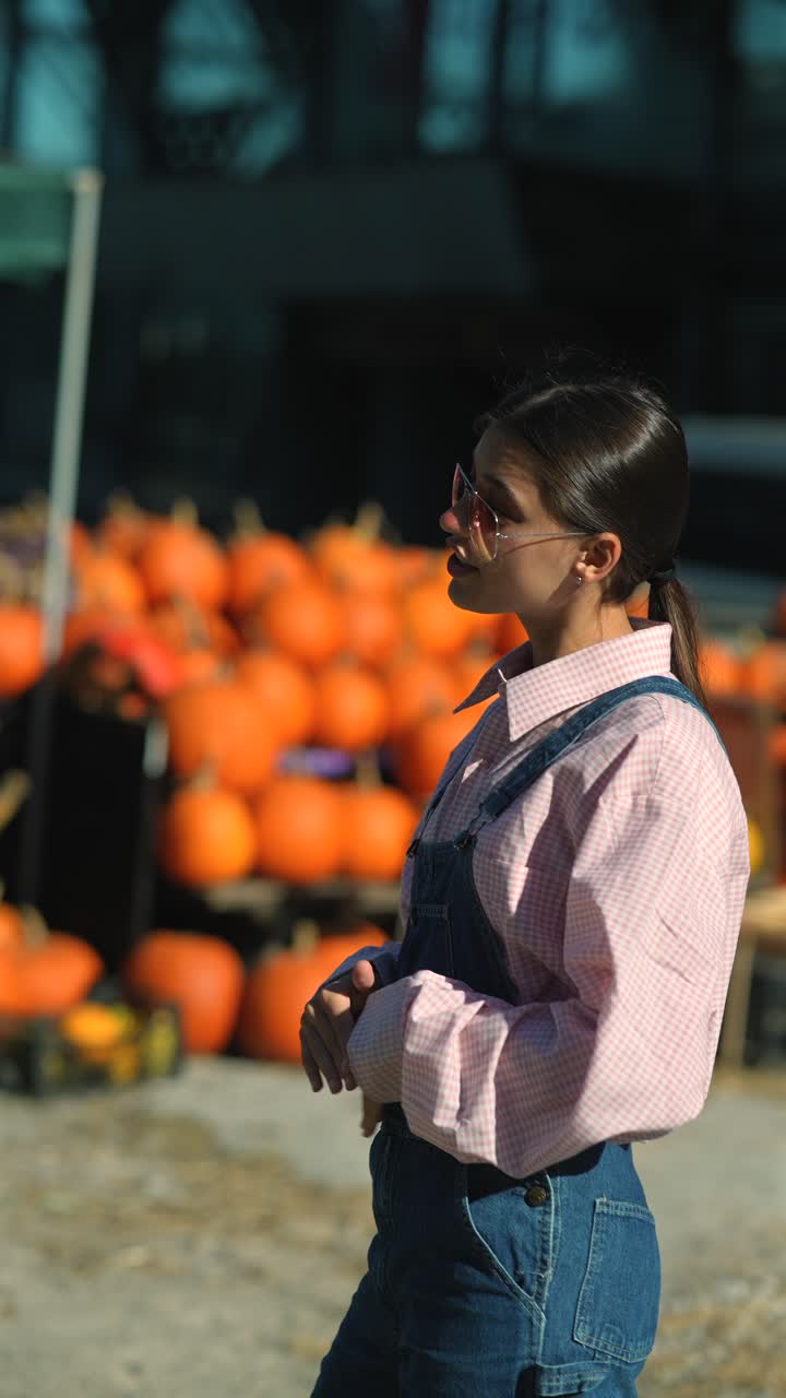 호박  에서 젊은 여자