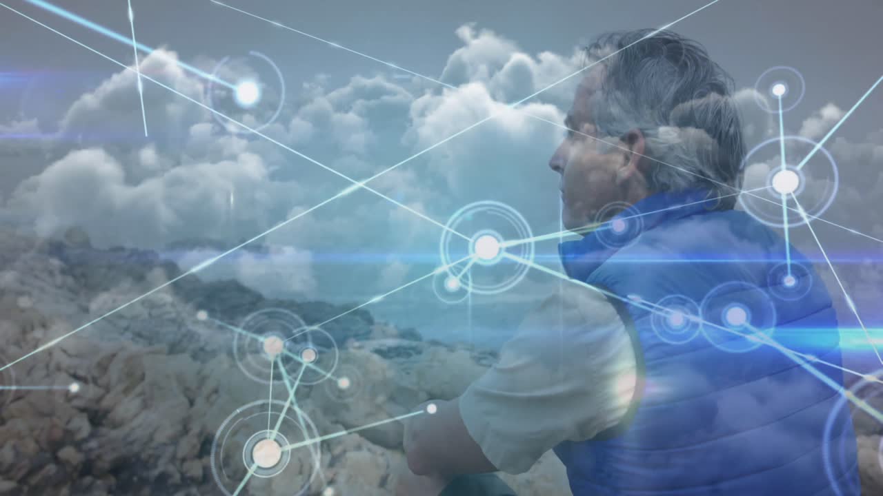 hombre caucásico anciano caminando sentado admirando la vista, sobre una red de conexiones y nubes