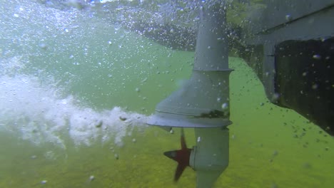 Filming-the-spinning-propeller-in-the-river