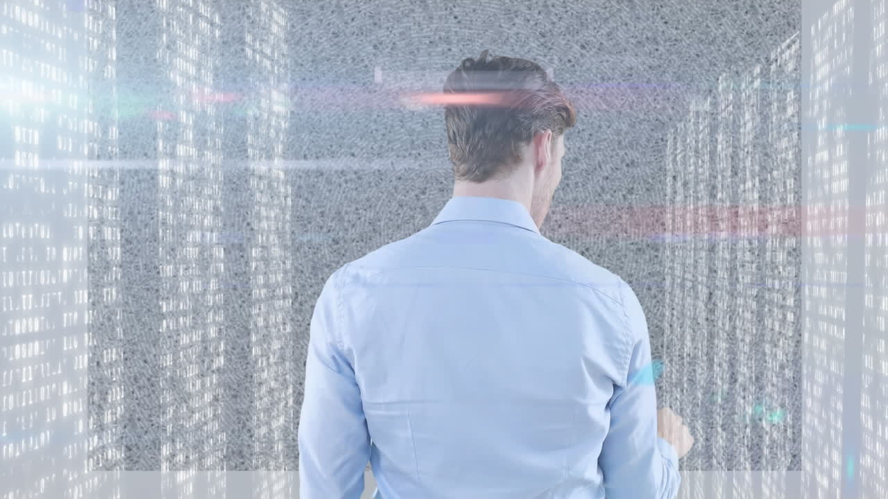 데이터 처리 스크린에 대해 보이지 않는 스크린을 만지는 사업가에 대한 빛의 반점