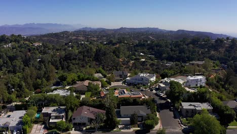 Plano-General-Aéreo-De-Un-Barrio-De-Sherman-Oaks