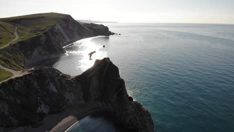 Antenne-über-Durdle-Door-Arch-In-Dorset-Bei-Sonnenaufgang-Am-Morgen