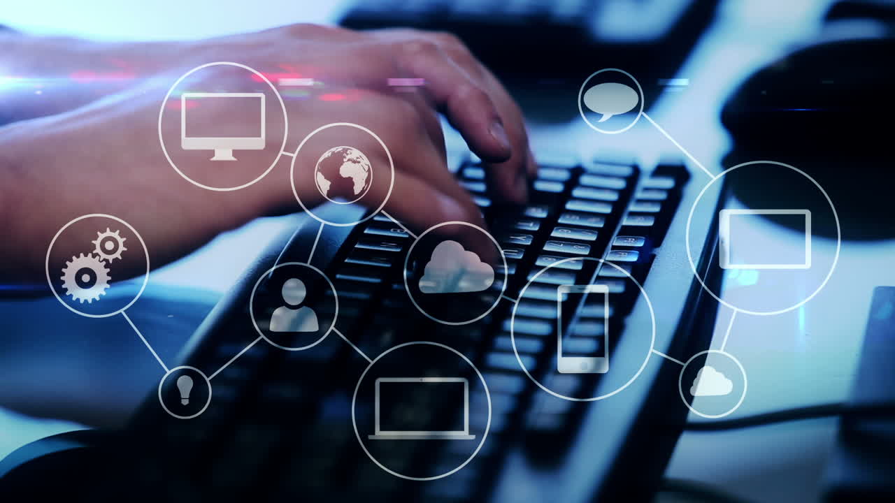 un hombre presentando dispositivos electrónicos