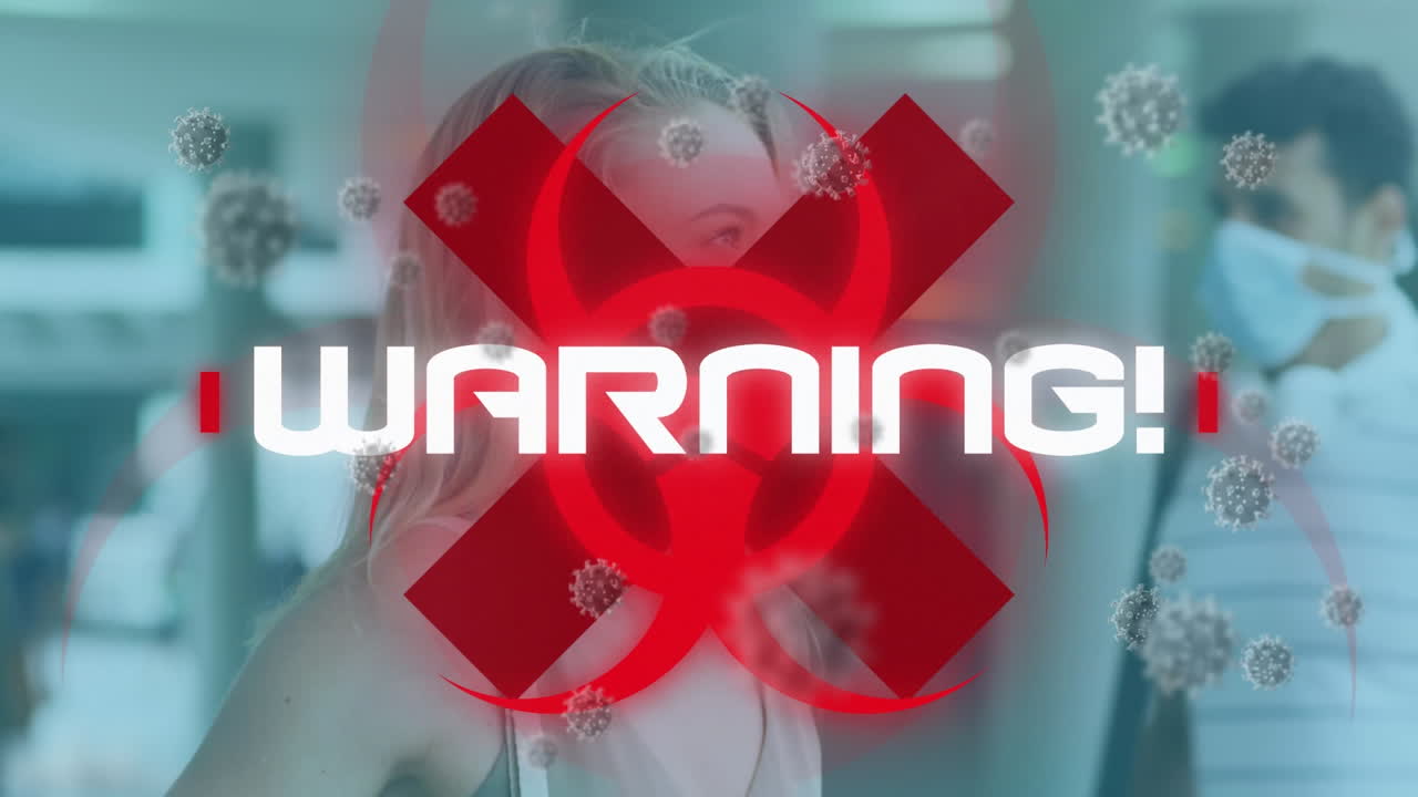 animación de texto de advertencia y células de virus sobre una mujer que usa una máscara facial