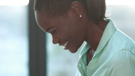 Smiling-woman-using-her-laptop