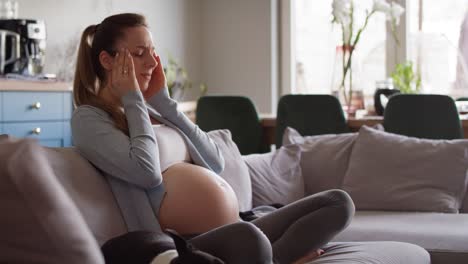 Pregnant-woman-with-huge-headache