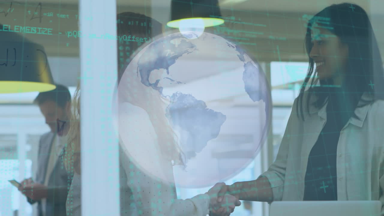 animación del icono del globo y procesamiento de datos sobre dos colegas femeninas diversas que se dan la mano