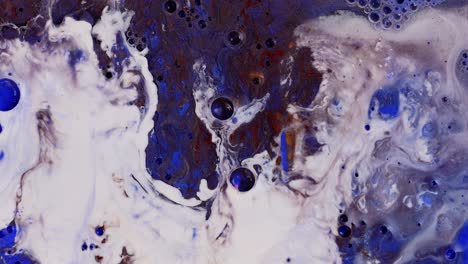 los colores y texturas giratorios crean una fascinante pieza de arte abstracto