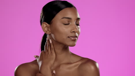belleza, cosméticos y mujer india con cuidado de la piel