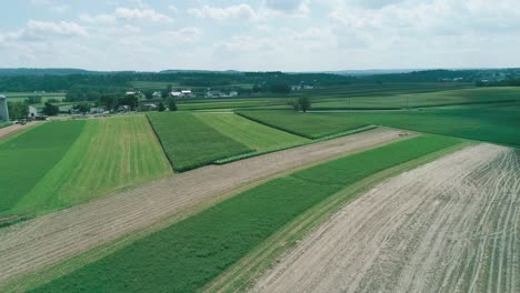 Amische-Landschaft-Und-Ackerland,-Wie-Von-Drohnen-Gesehen