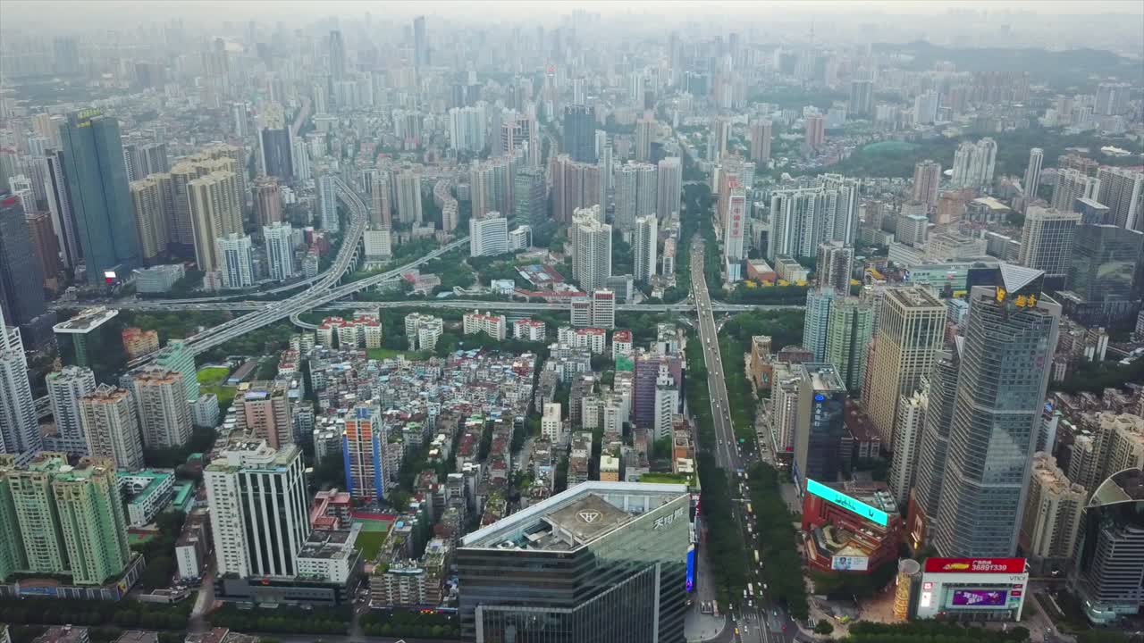 tiempo del día cielo tormenta guangzhou paisaje urbano tráfico calles panorama aéreo 4k china