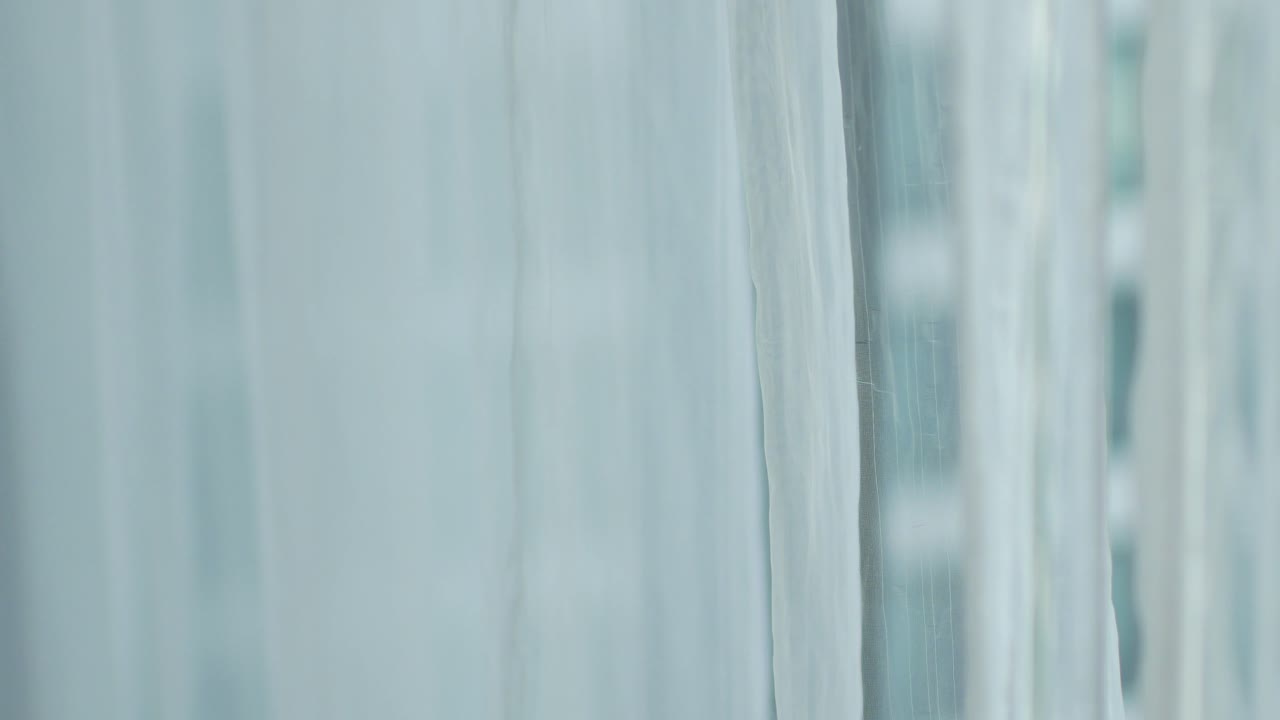 cortina blanca para ventana grande durante el día para fondo de recursos gráficos