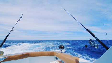 Cañas-De-Pescar-Para-Caza-Mayor-En-Yate-En-El-Mar-Caribe