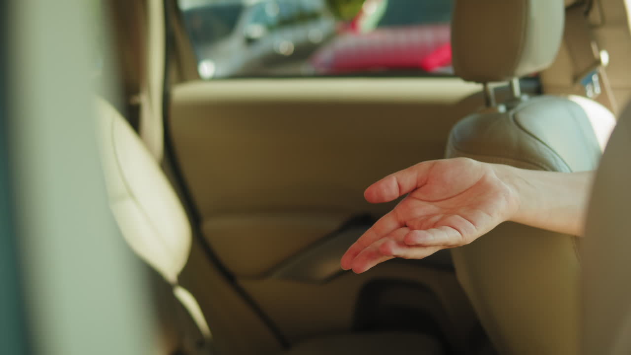 자동차에서 화폐를 교환하는 것