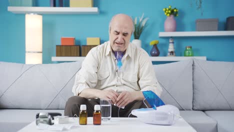 Un-Anciano-Con-Afección-Pulmonar-Traga-Pastillas.