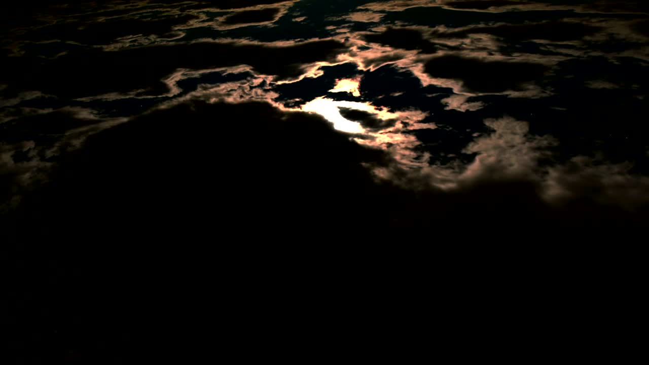 4k 映像 雲が夜空を走り抜けると雷が打つ