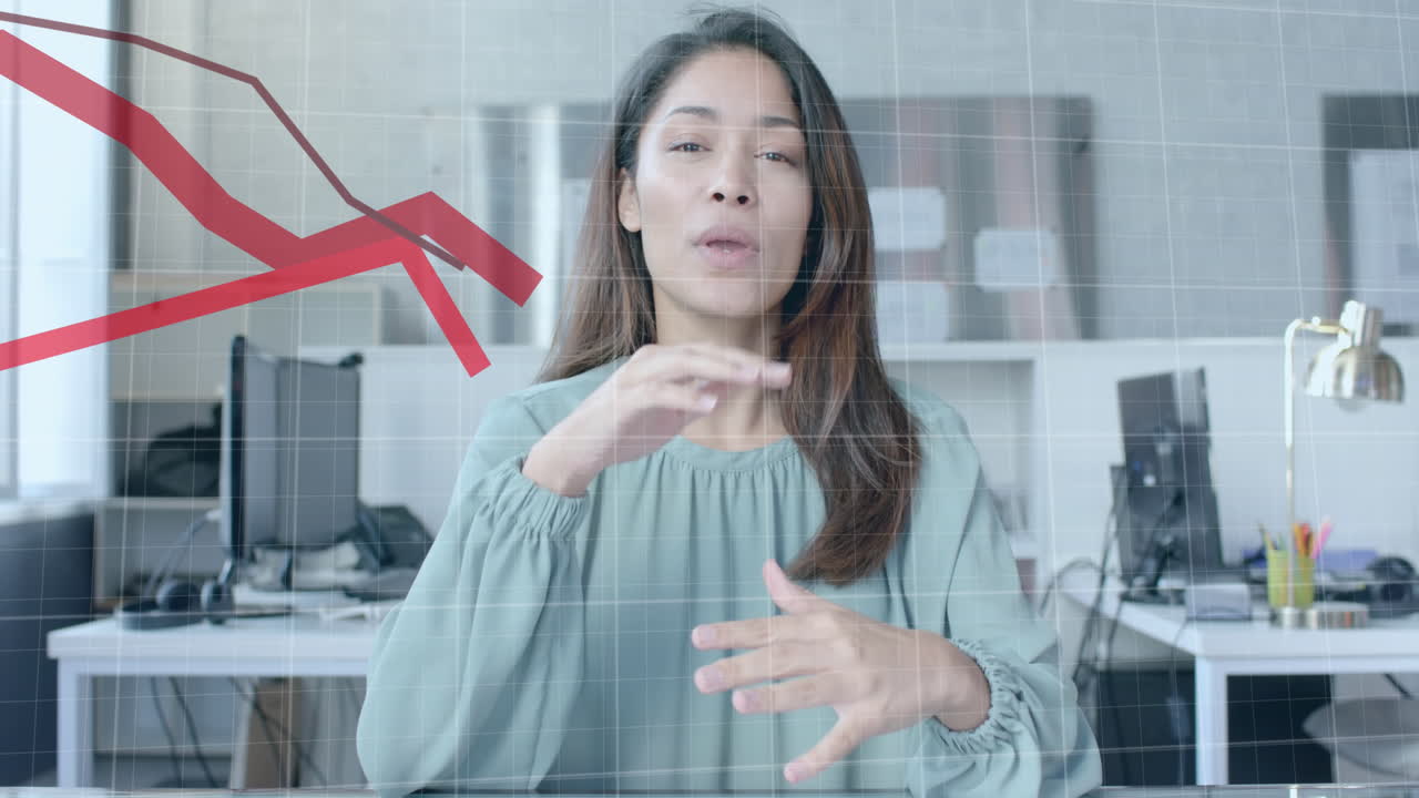 사무실에서 비디오 통화를 하는 이중 인종의 캐주얼 사업가에 대한 그래프 처리