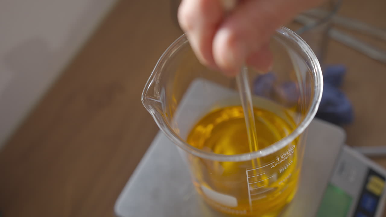 측정 실린더에 는 불 액체