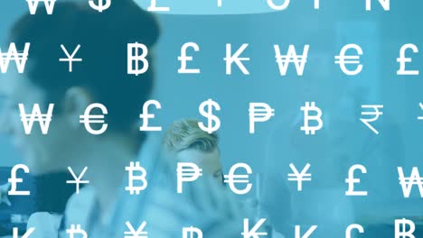 animación de símbolos de moneda en línea sobre diversas personas de negocios