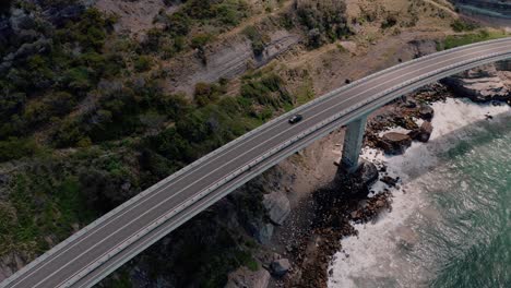 Borde-Del-Acantilado-De-Arenisca-Empinada-A-Lo-Largo-De-La-Costa-Del-Pacífico