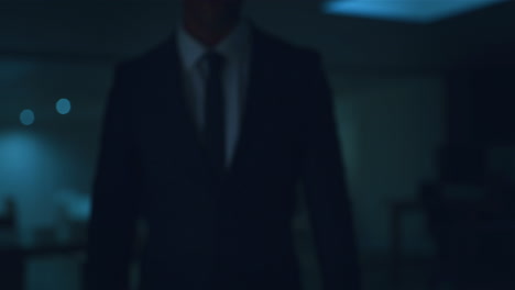 futuro, tableta y hombre de negocios con globo digital