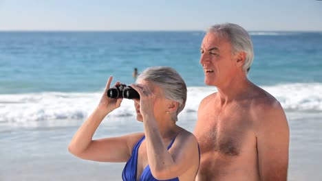 Elderly-couple-looking-through-binoculars