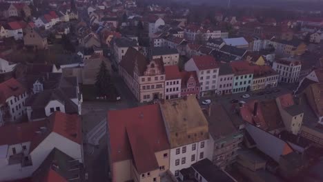 vista aérea de la plaza del pueblo en la antigua ciudad alemana medieval